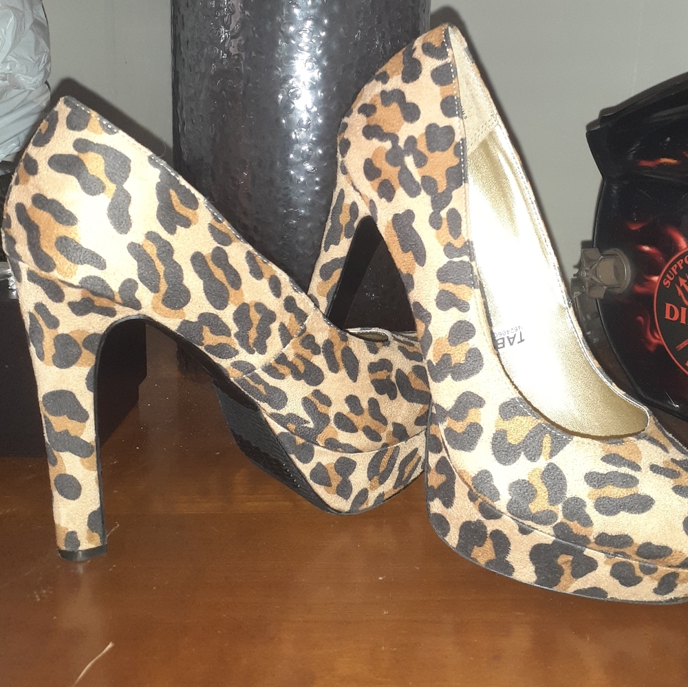🔥sale🔥Leopard mossimo heels